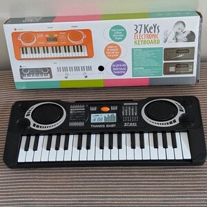 NIB Multi Function 37 Keys Electronic Keyboard Child
